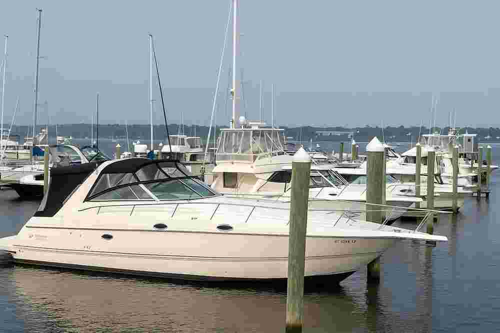 1999 Cruisers Yachts 3870 Esprit