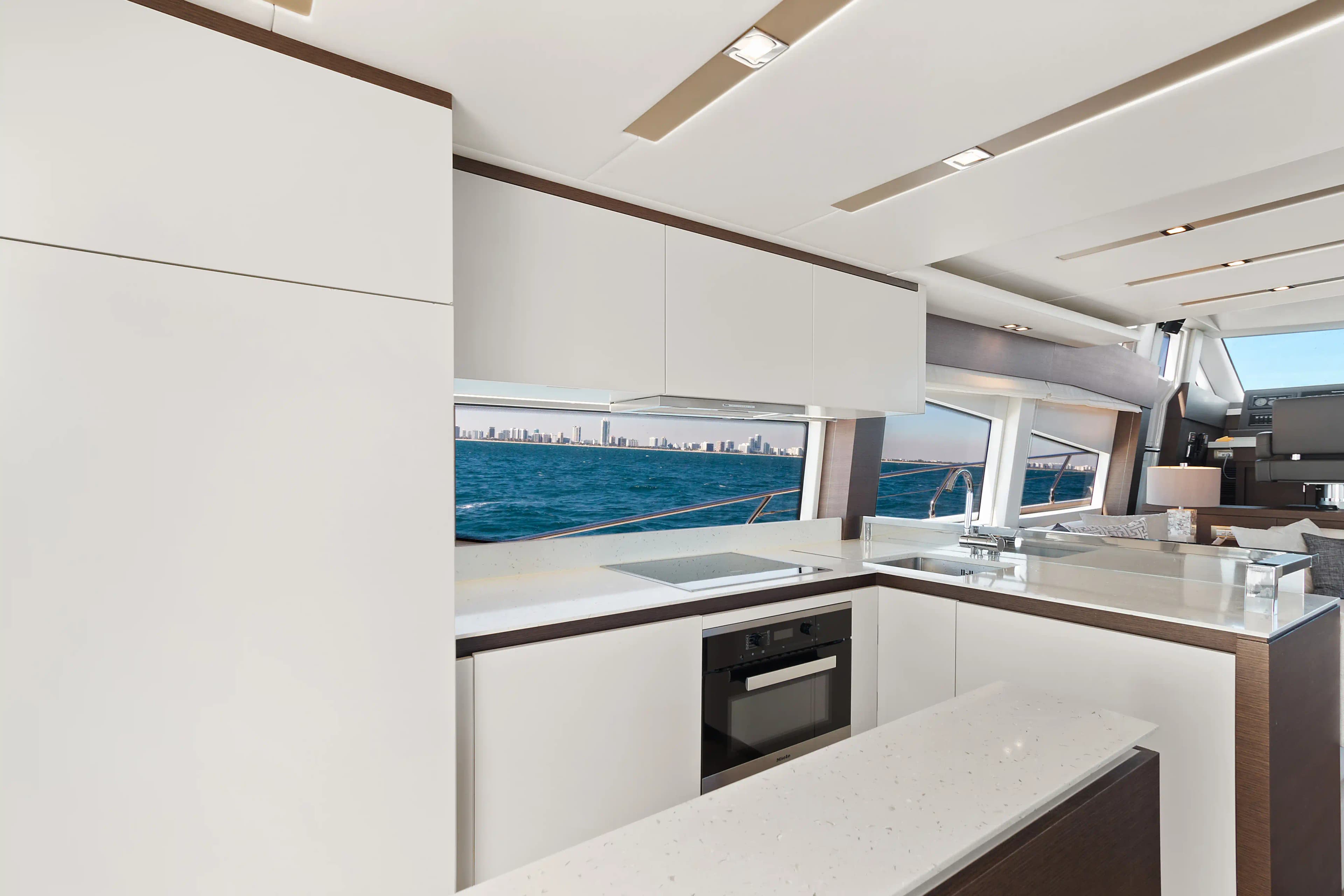 2015 Prestige 750 in vendita a Aventura, Florida Cruiser 5