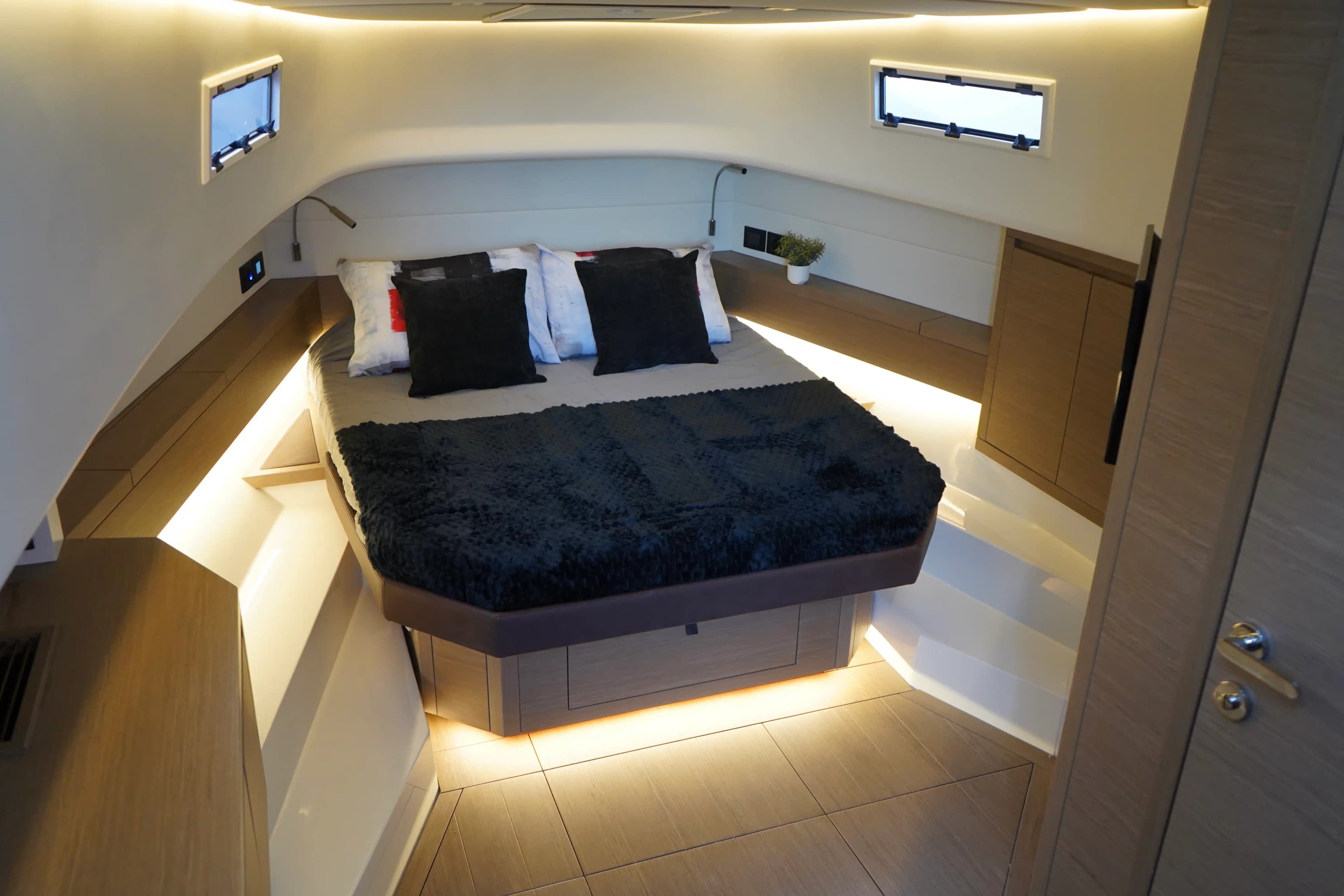 2025 Pardo Yachts P43 for Sale in Chicago, Illinois Walk-around Boats 4
