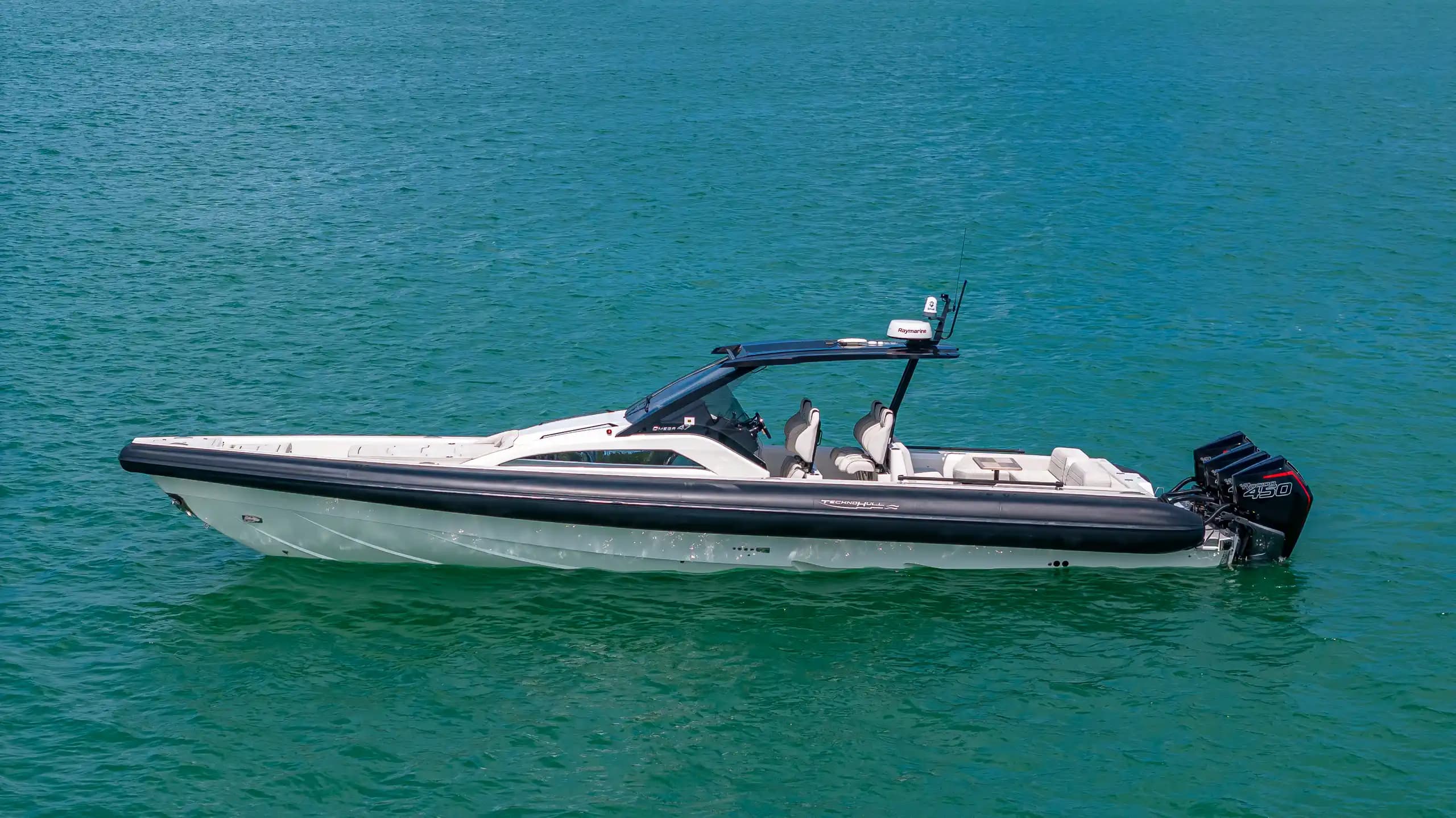 Technohull Omega 47 a la venta