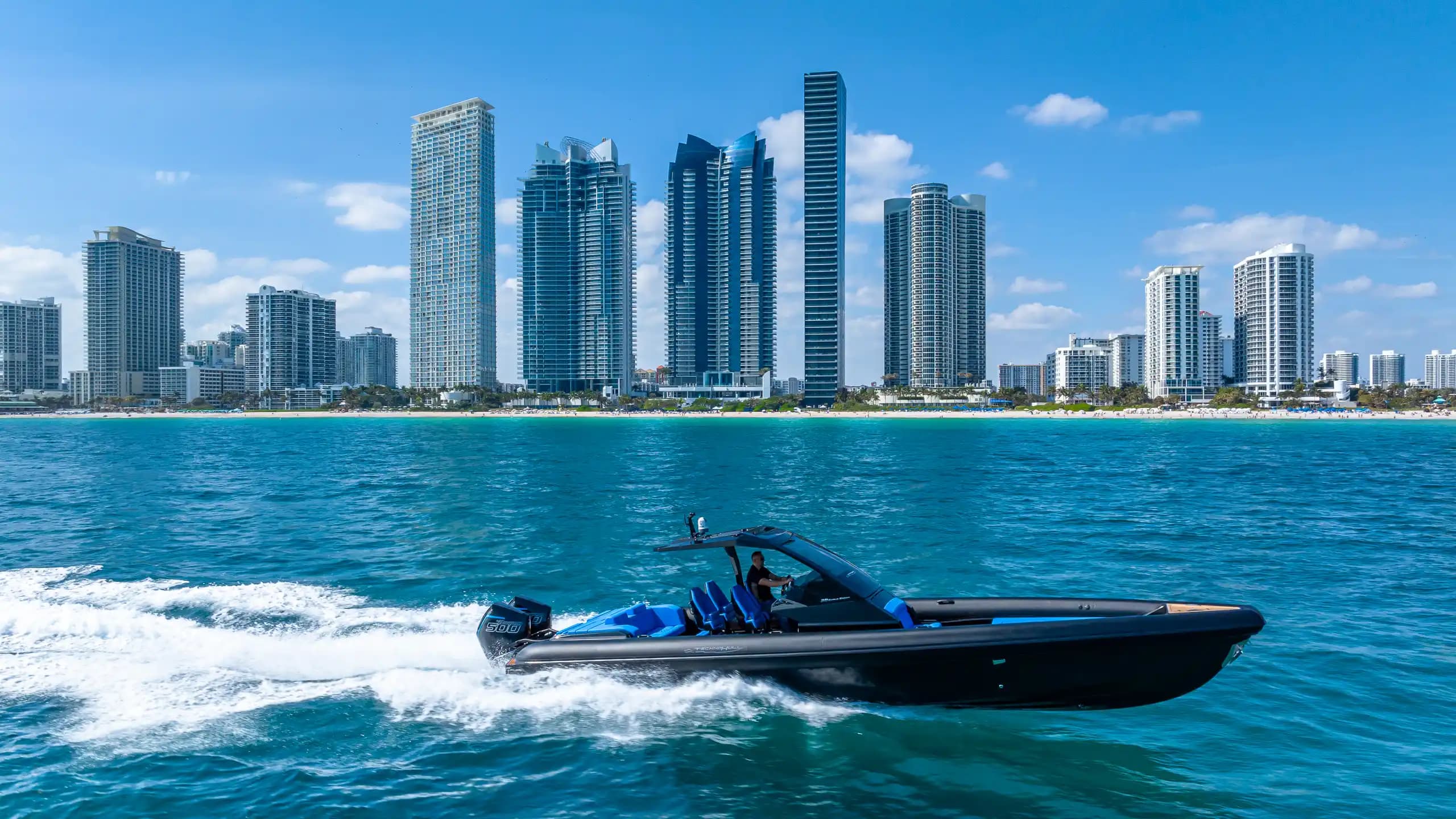 Technohull 38 Grand Sport in vendita