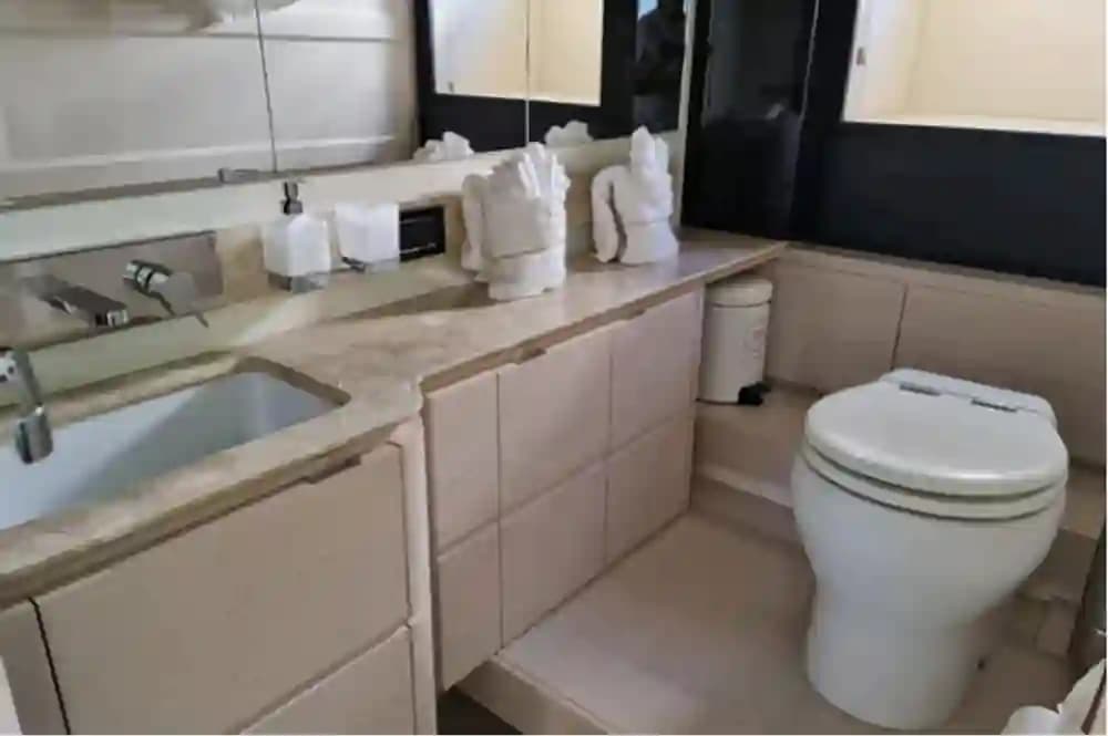 Azimut 66 on Display