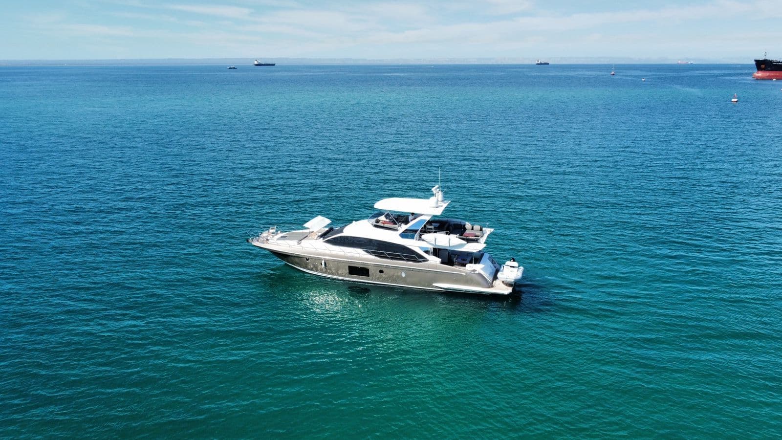 Azimut 66 on Display