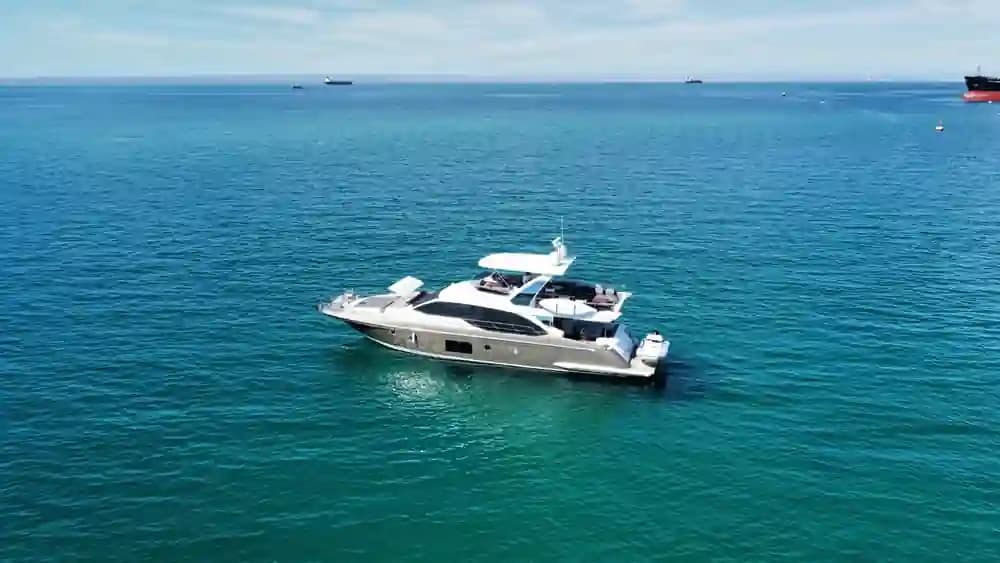 Azimut 66 on Display