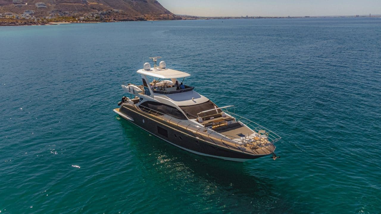 Azimut 66 on Display