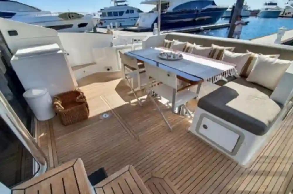 Azimut 66 on Display