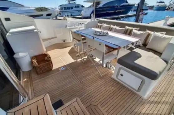 Azimut 66 on Display