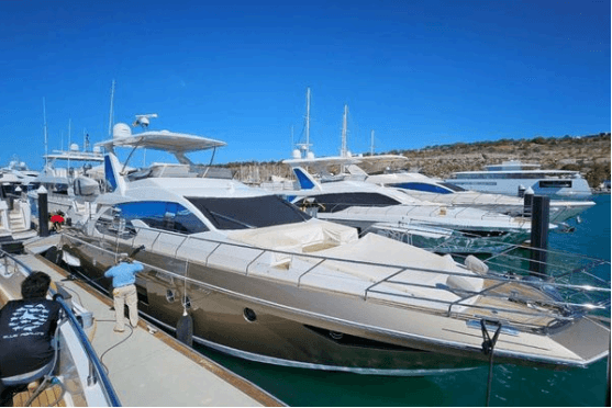 Azimut 66 on Display