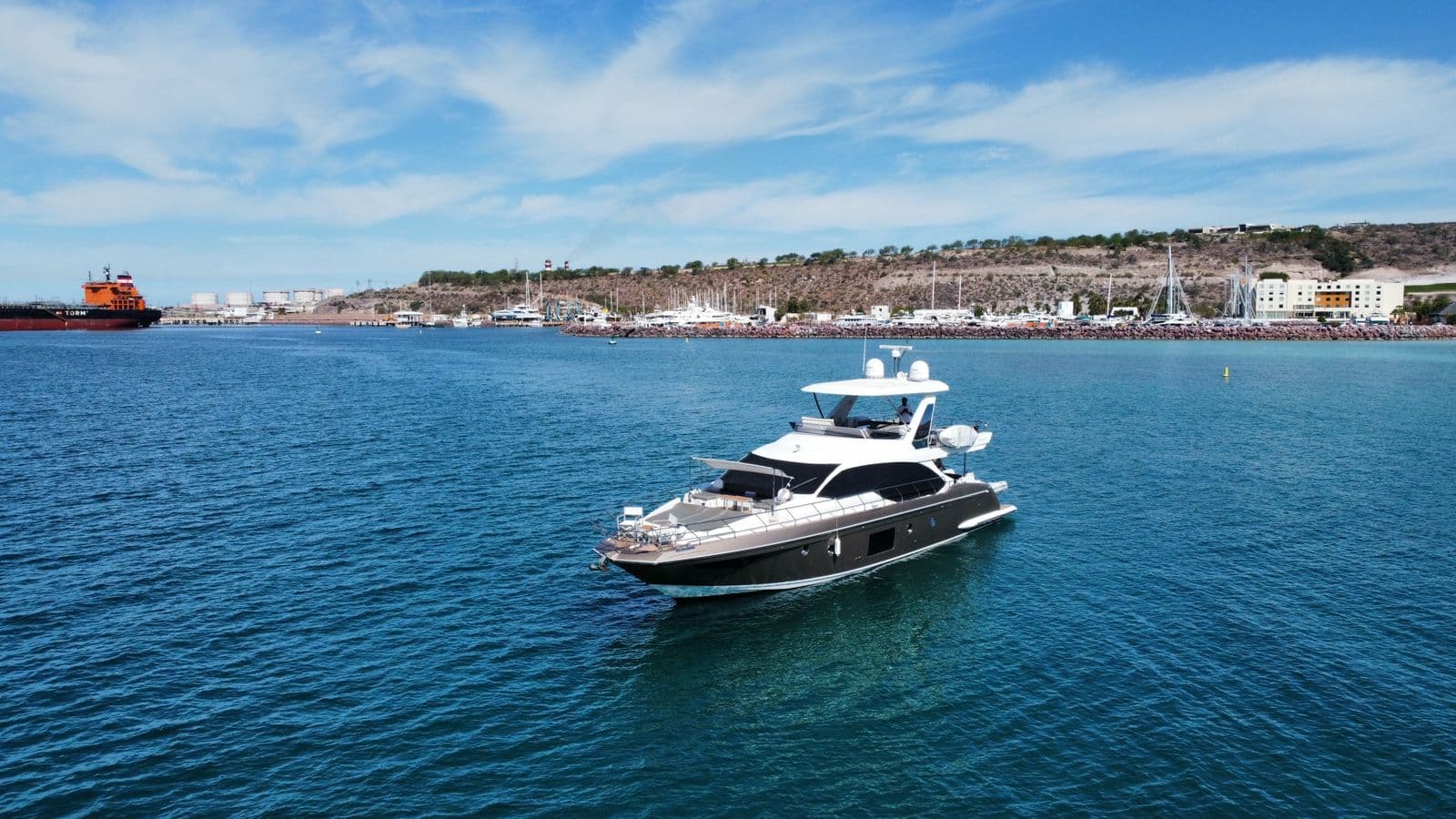 Azimut 66 on Display