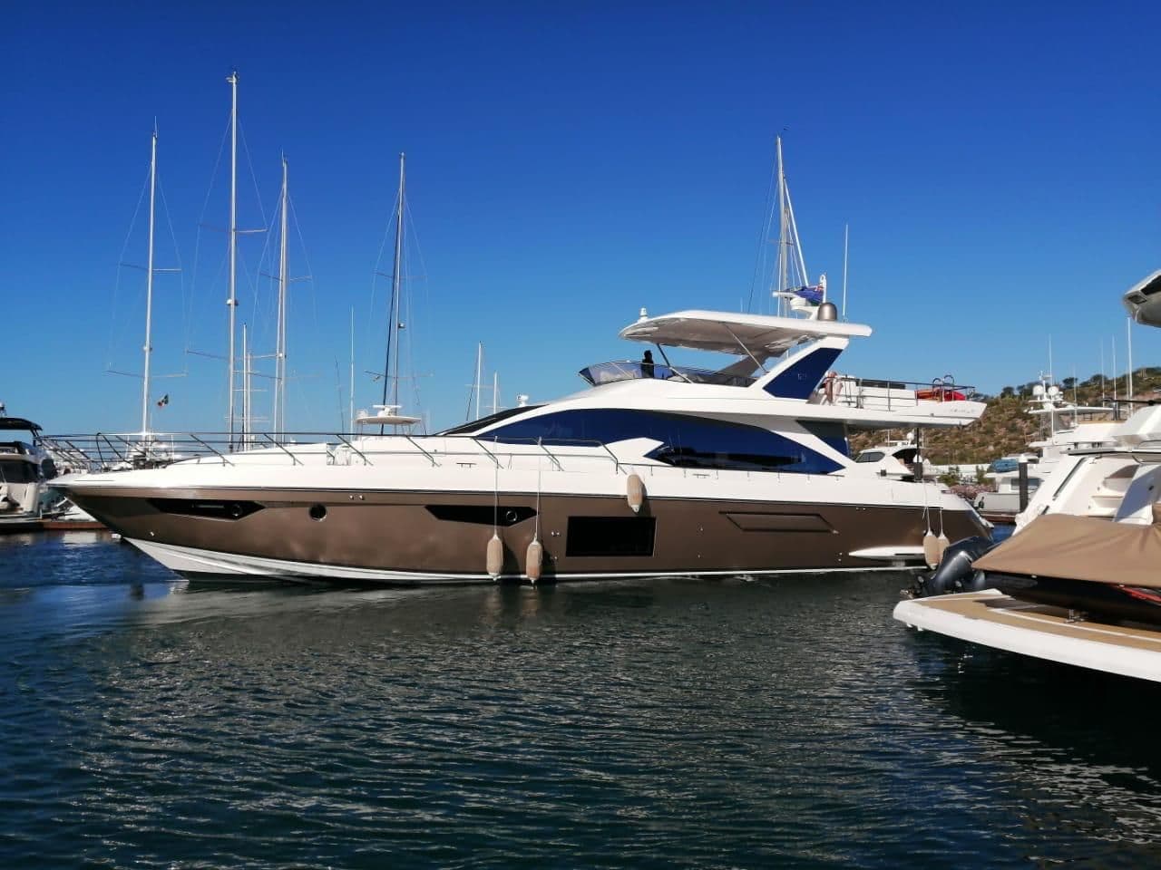 Azimut Fly 72 on Display