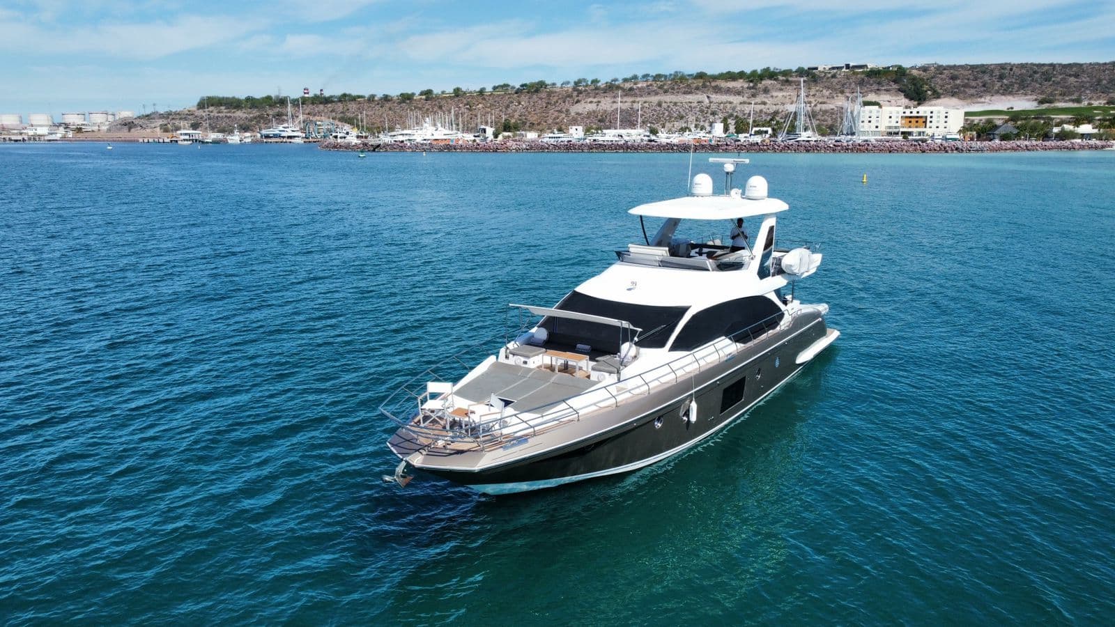 Azimut 66 on Display