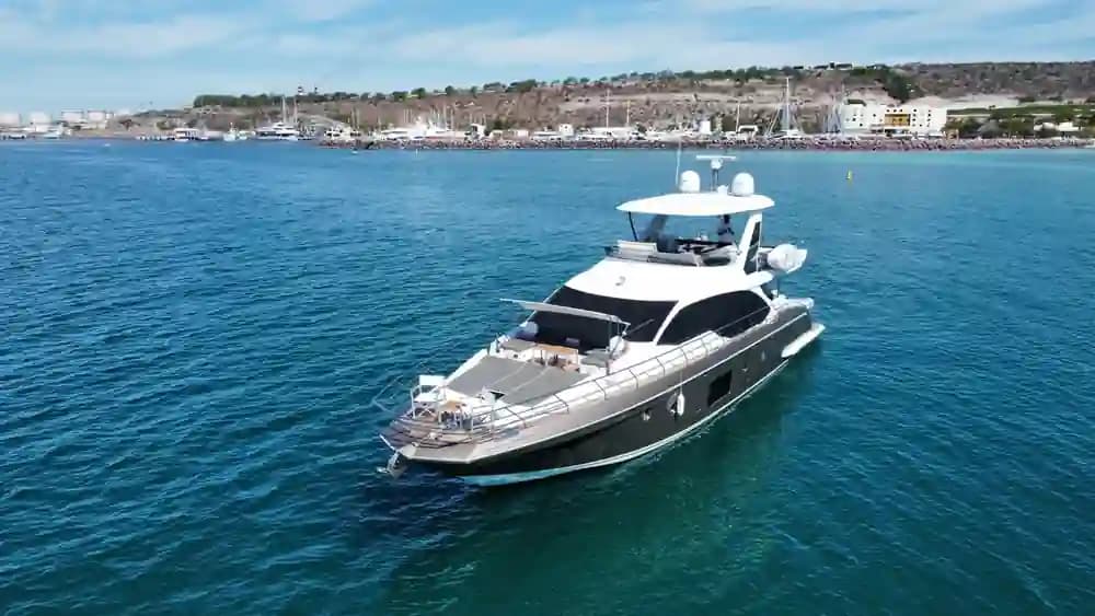 Azimut 66 on Display