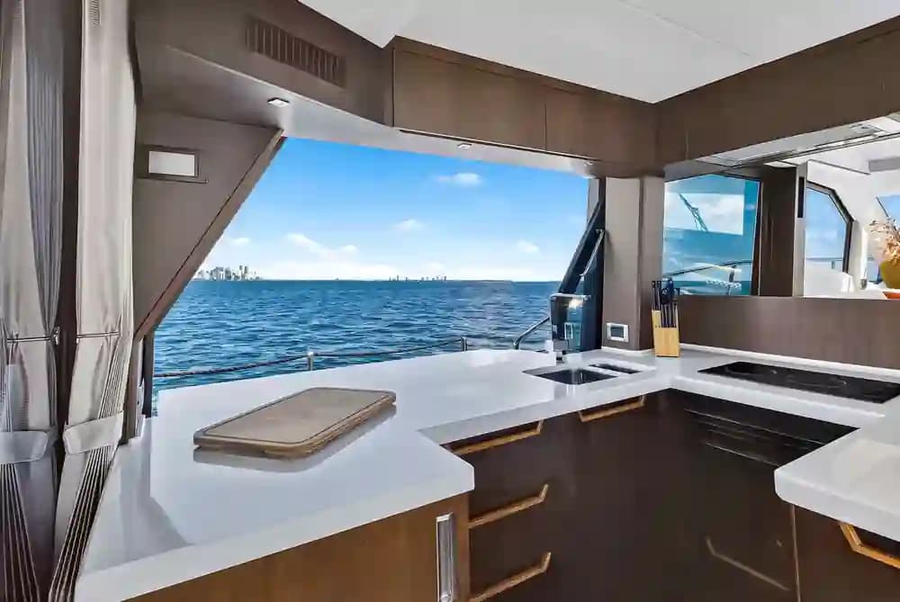 2021 Galeon Yachts 500 Fly for Sale in Coral Gables, Florida Flybridge 2