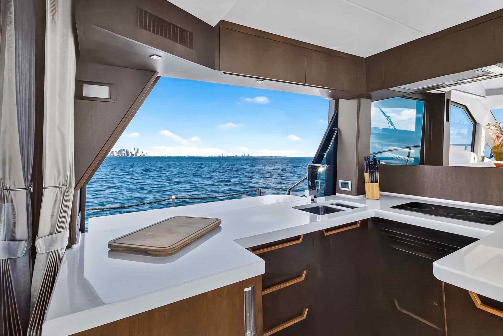 2021 Galeon Yachts 500 Fly for Sale in Coral Gables, Florida Flybridge 1