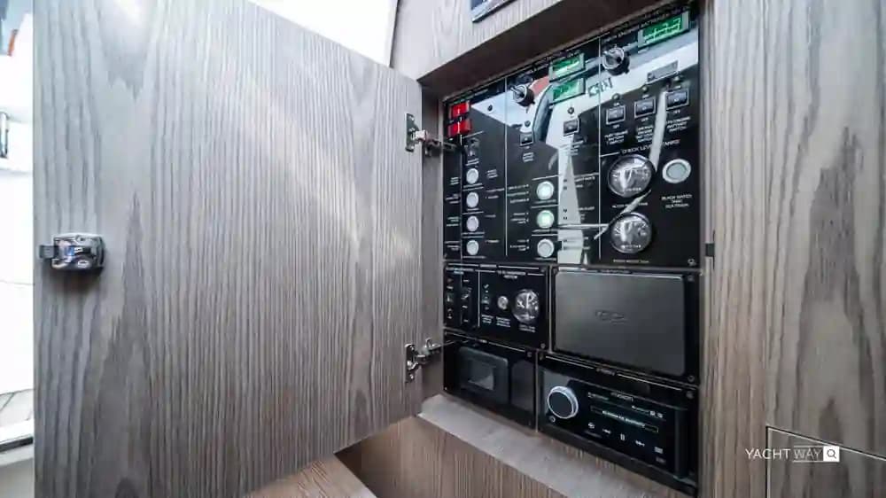 2025 Invictus Yachts TT 430S America for Sale in Miami Beach, Florida Center Console 3