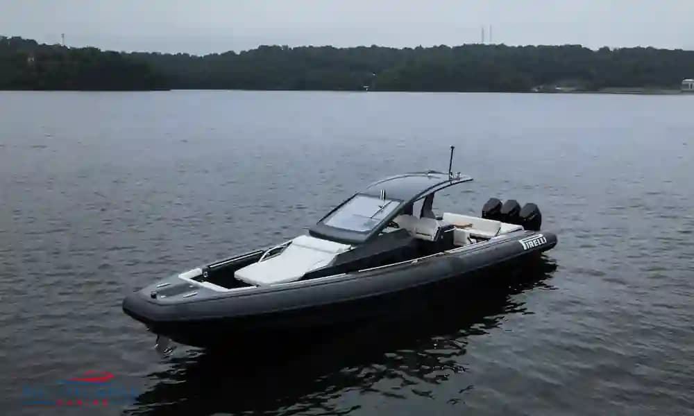 Pirelli Speedboats 42 OB for Sale