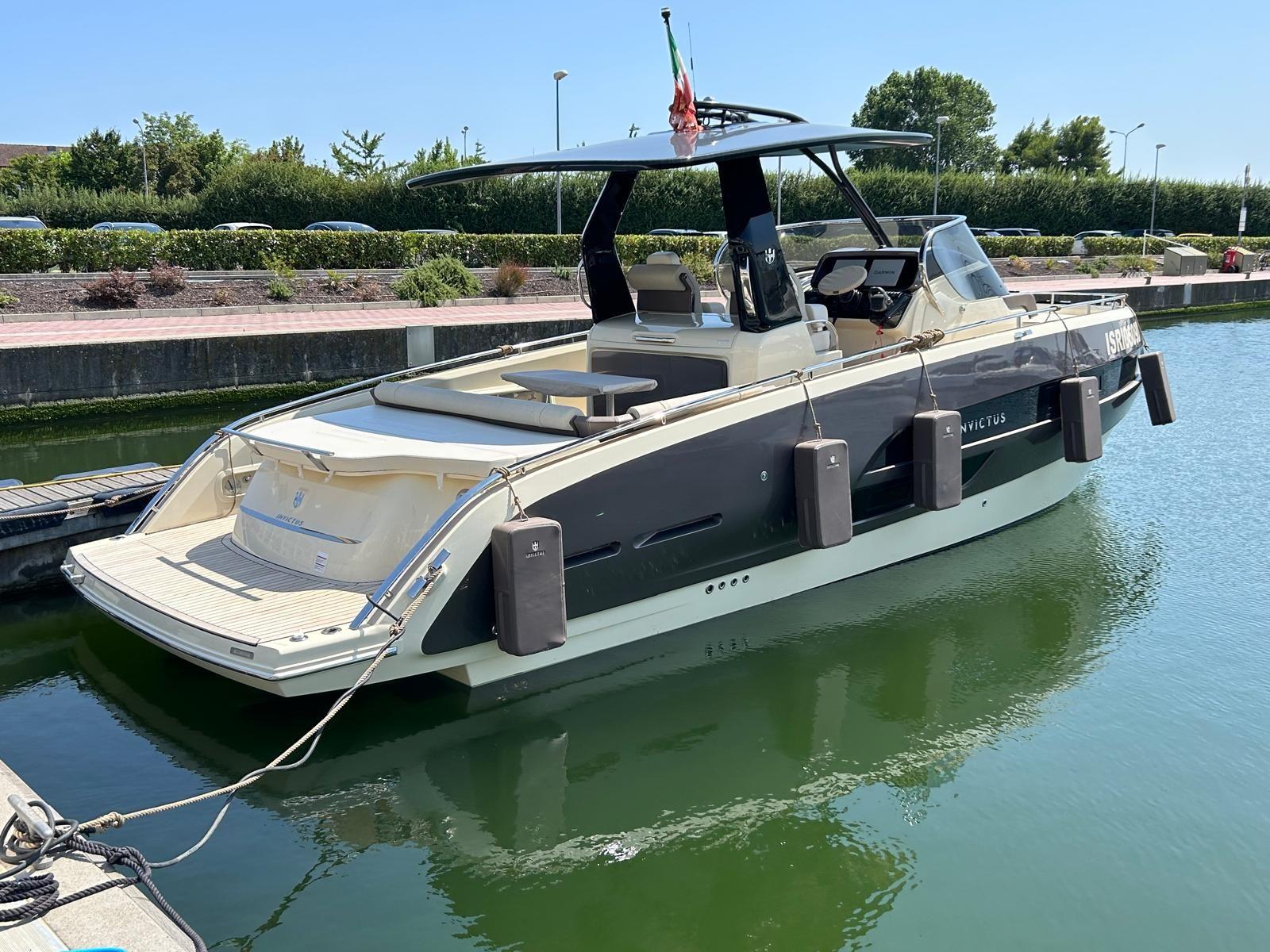Invictus Yachts GT320 For Sale