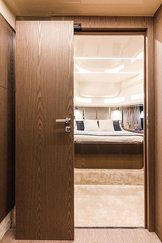 Invictus Yachts TT460 zum Verkauf