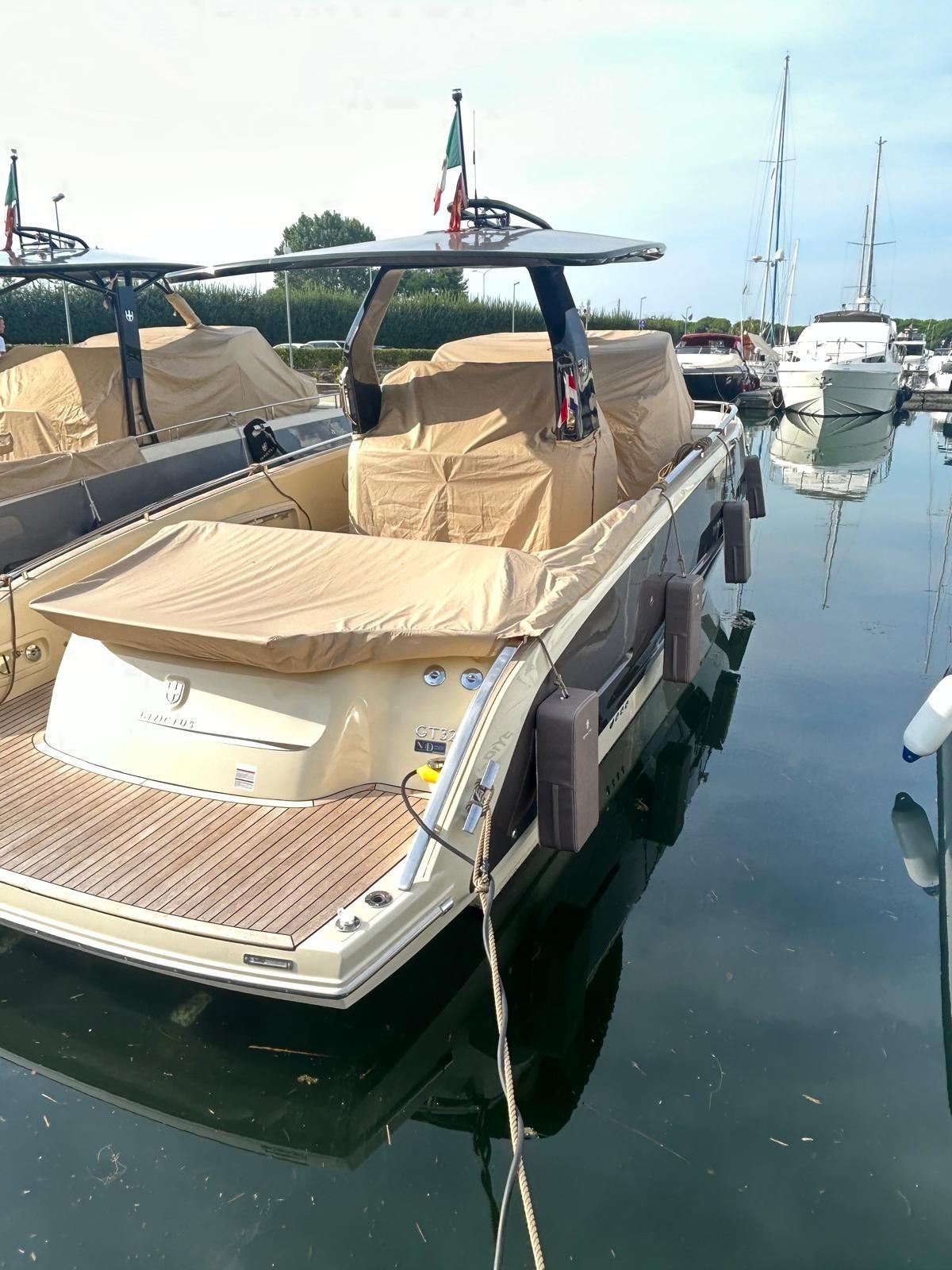Invictus Yachts GT320 For Sale