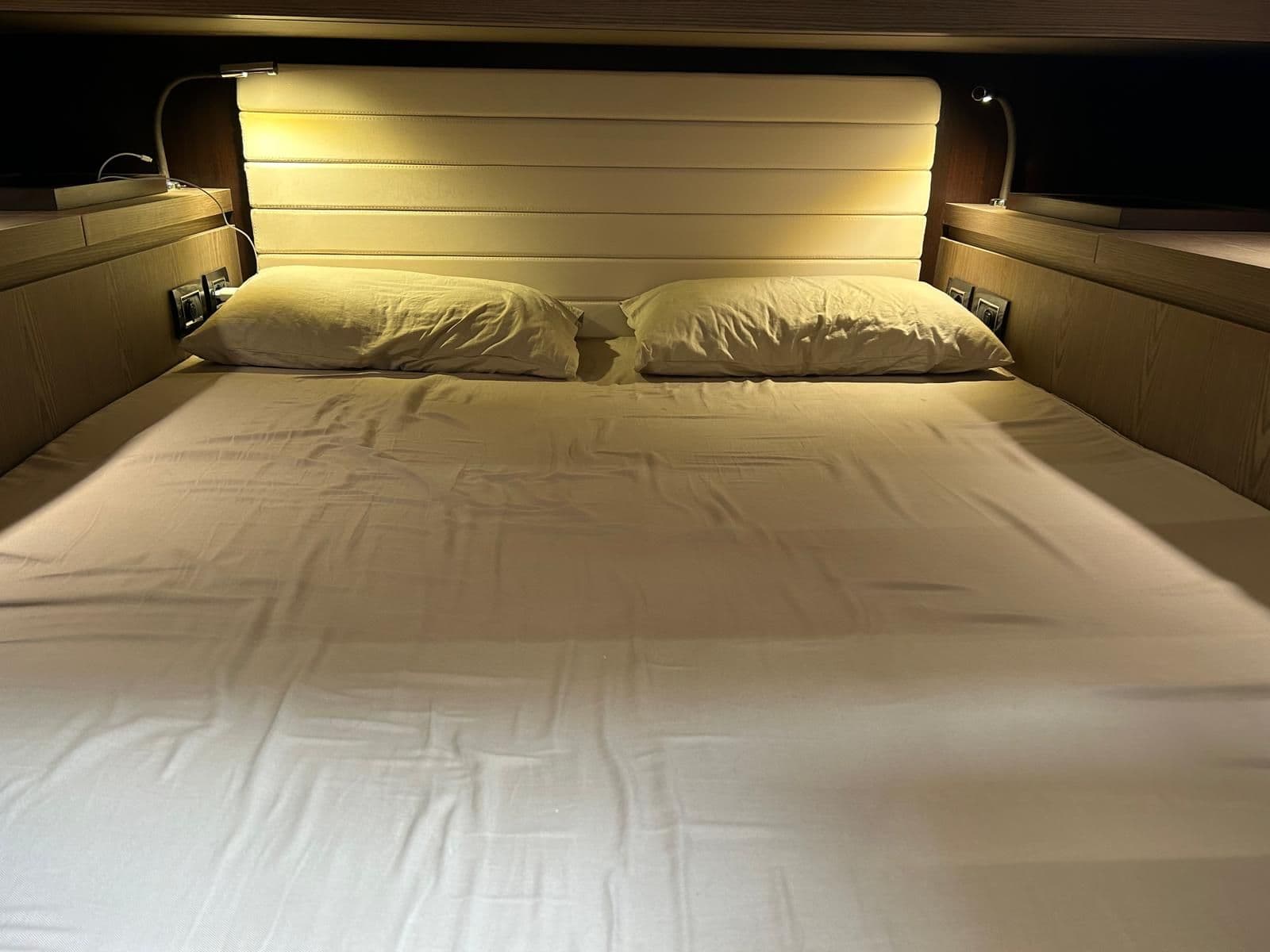 Invictus Yachts GT320 for Sale