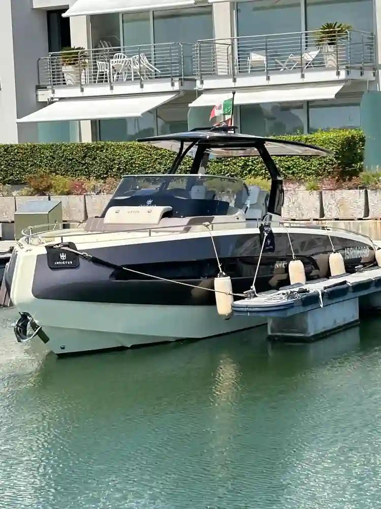 Invictus Yachts GT320 For Sale