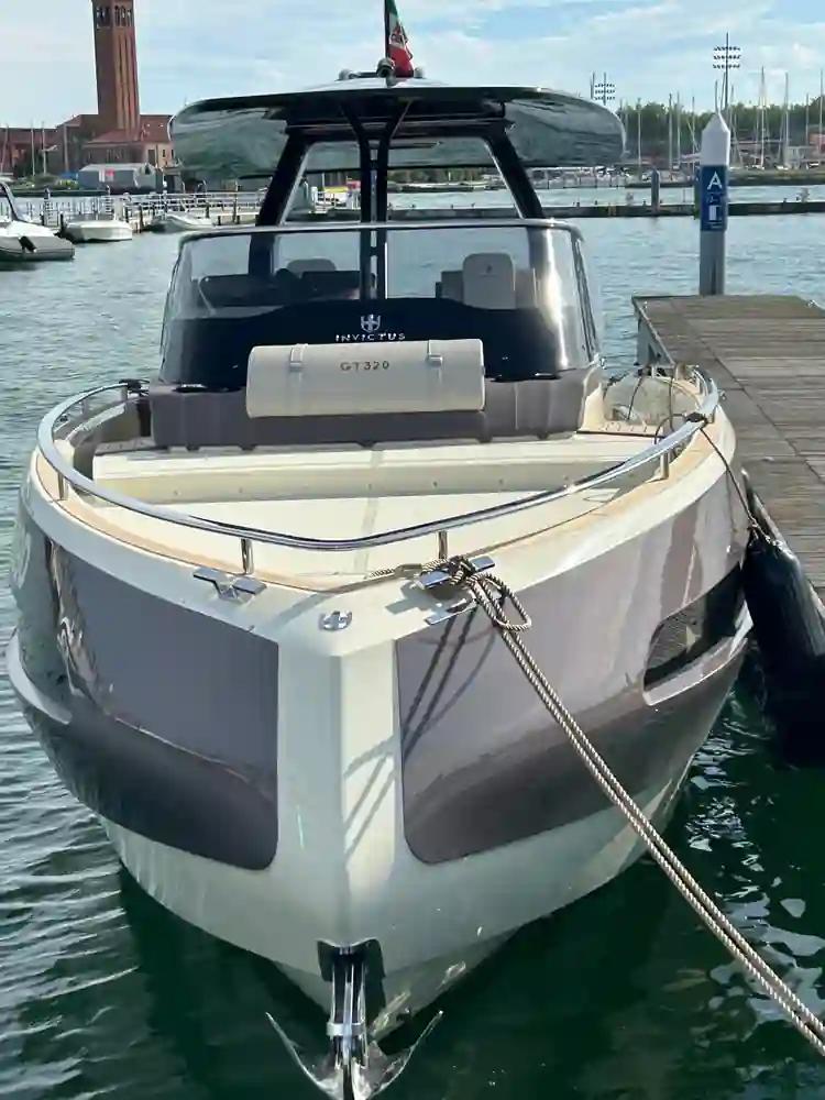 Invictus Yachts GT320 For Sale
