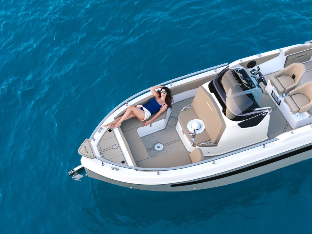 275 SL Ranieri NM Yacht.jpg