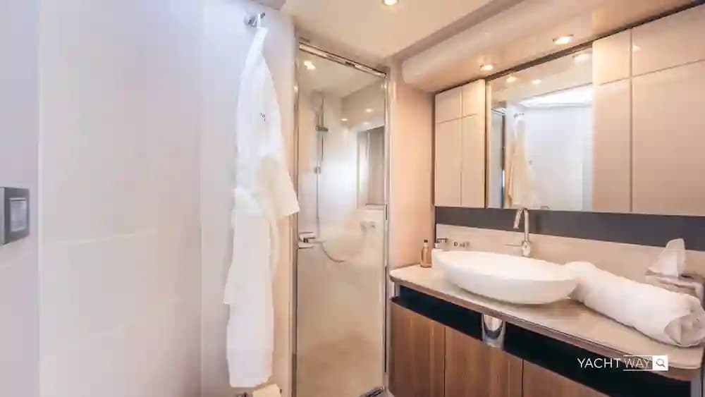 2019 Absolute 58 FLY Sold in Miami, Florida Motor Yacht 5