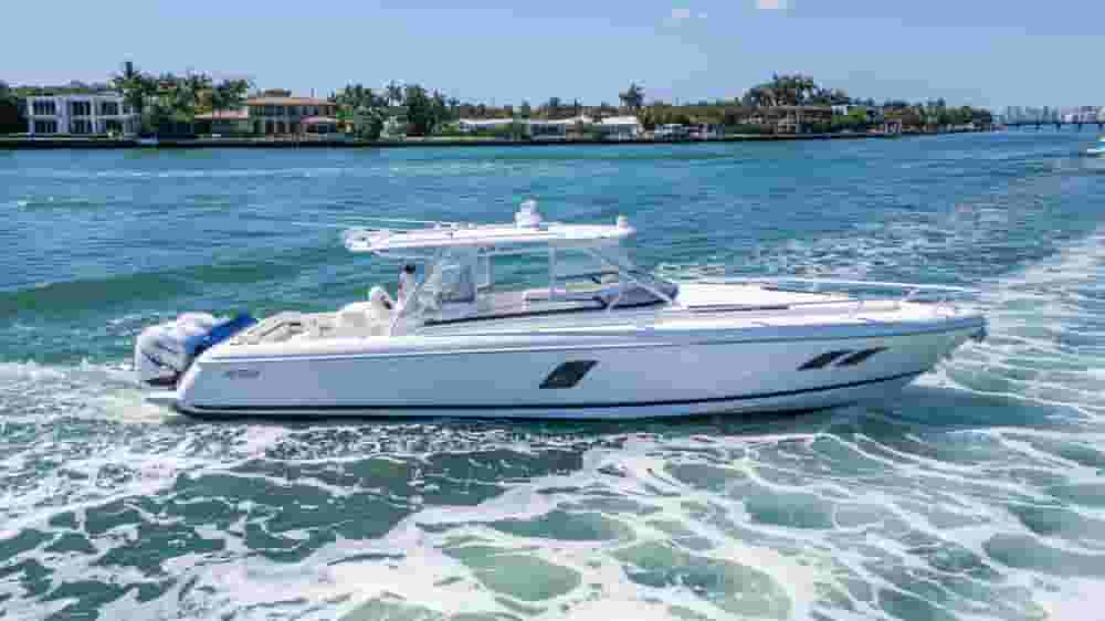 2014 Intrepid Powerboats 400 Cuddy