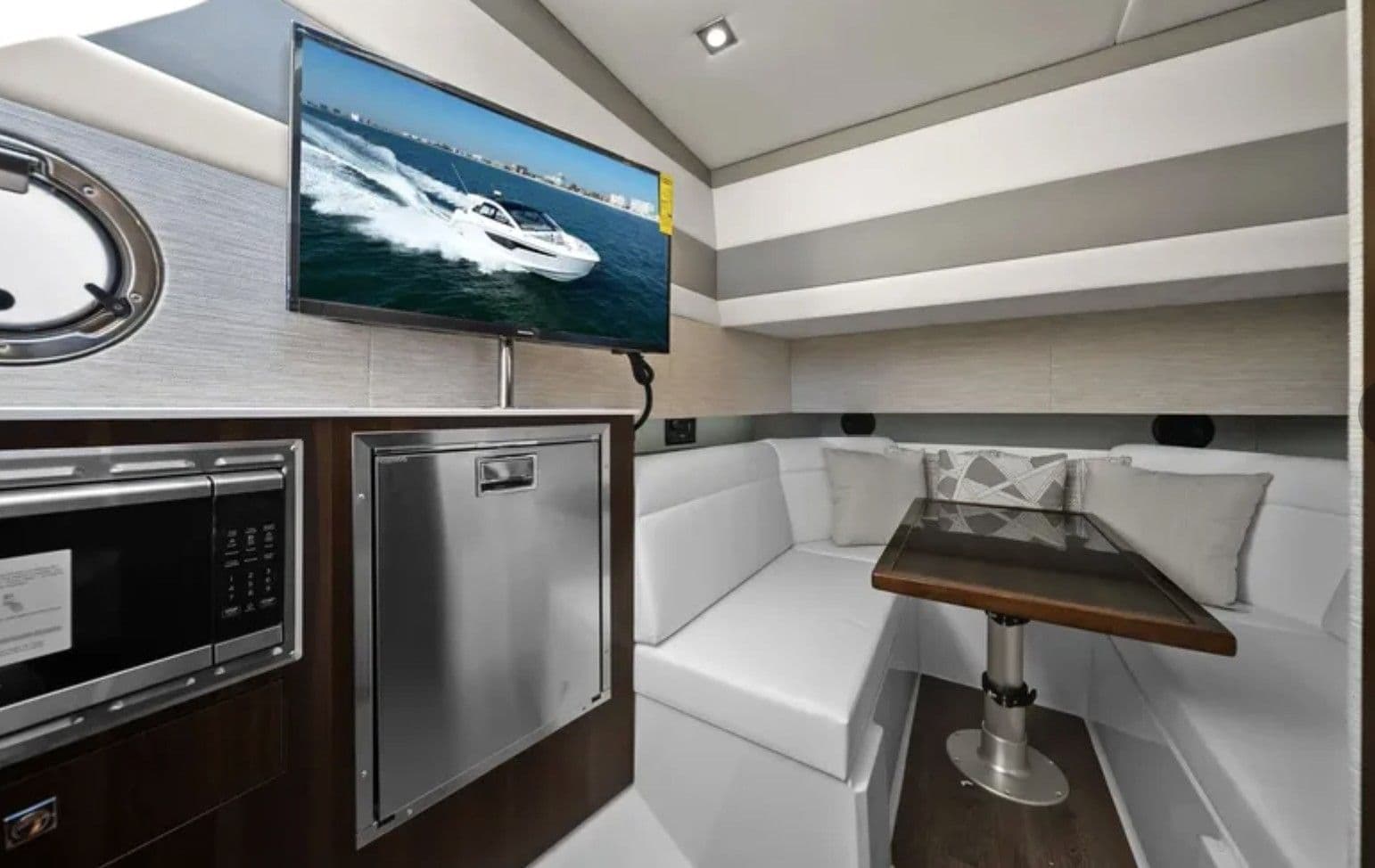 2024 Cruisers Yachts 42 GLS OB for Sale in Sag Harbor, New York Bowrider 4