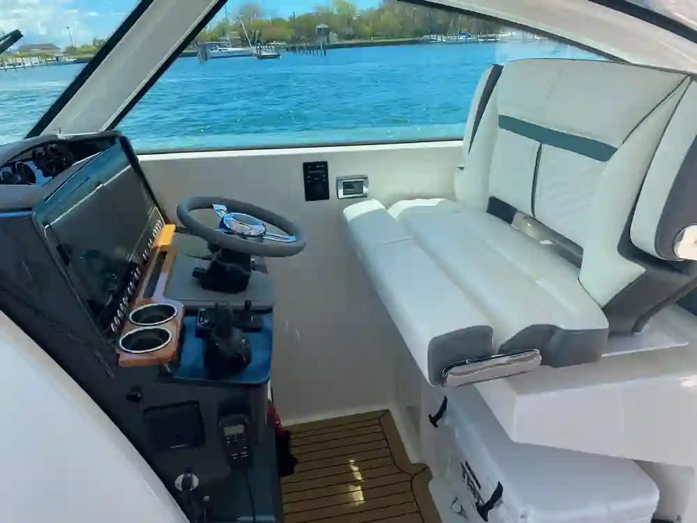 Tiara Yachts 34LX for Sale