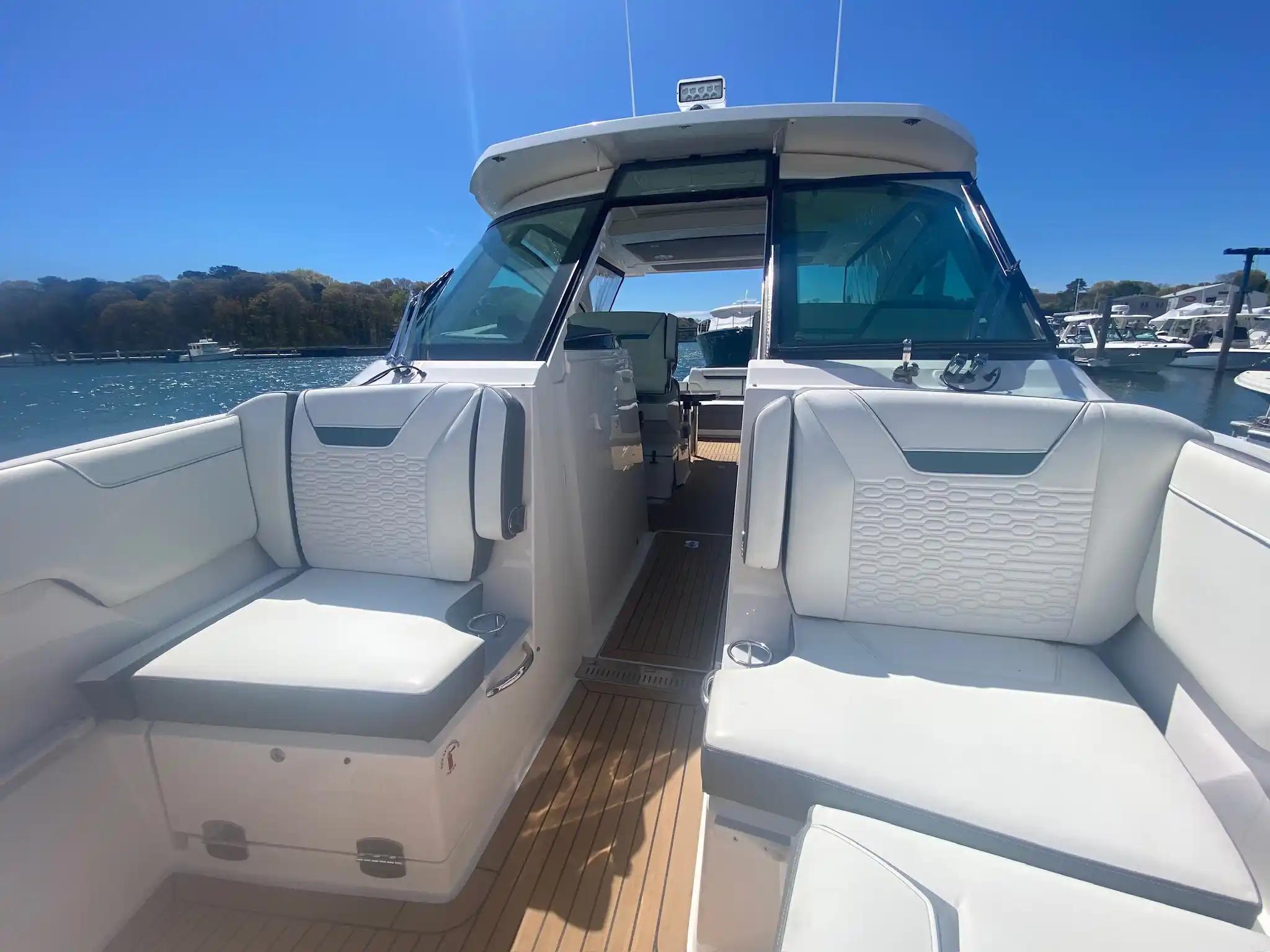 Tiara Yachts 34LX a la venta