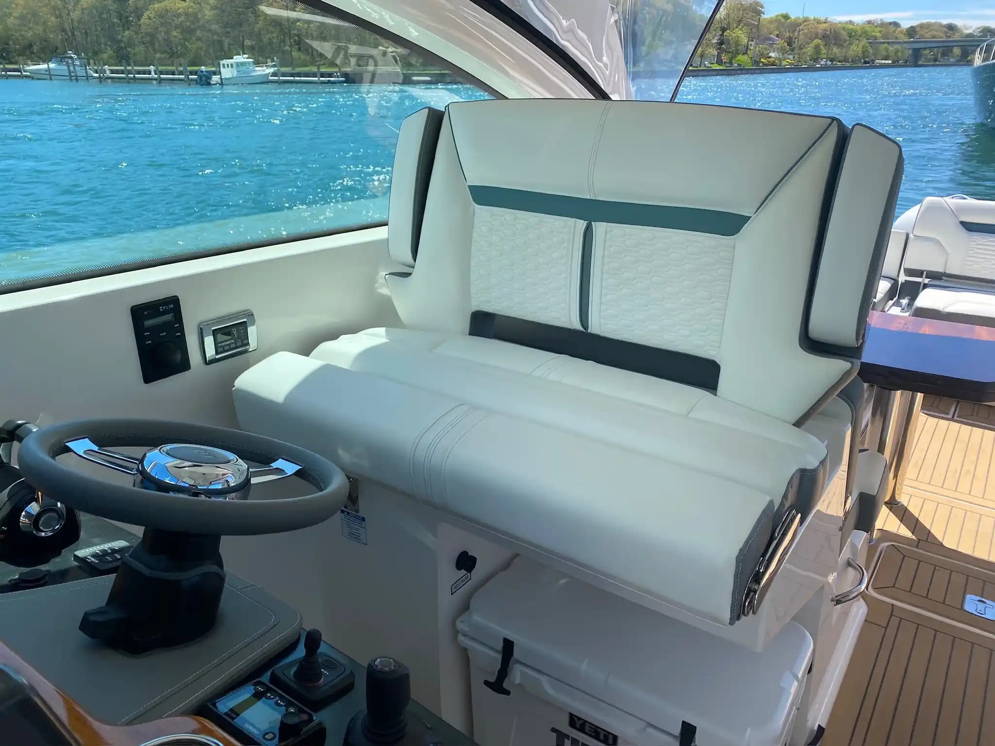 Tiara Yachts 34LX for Sale