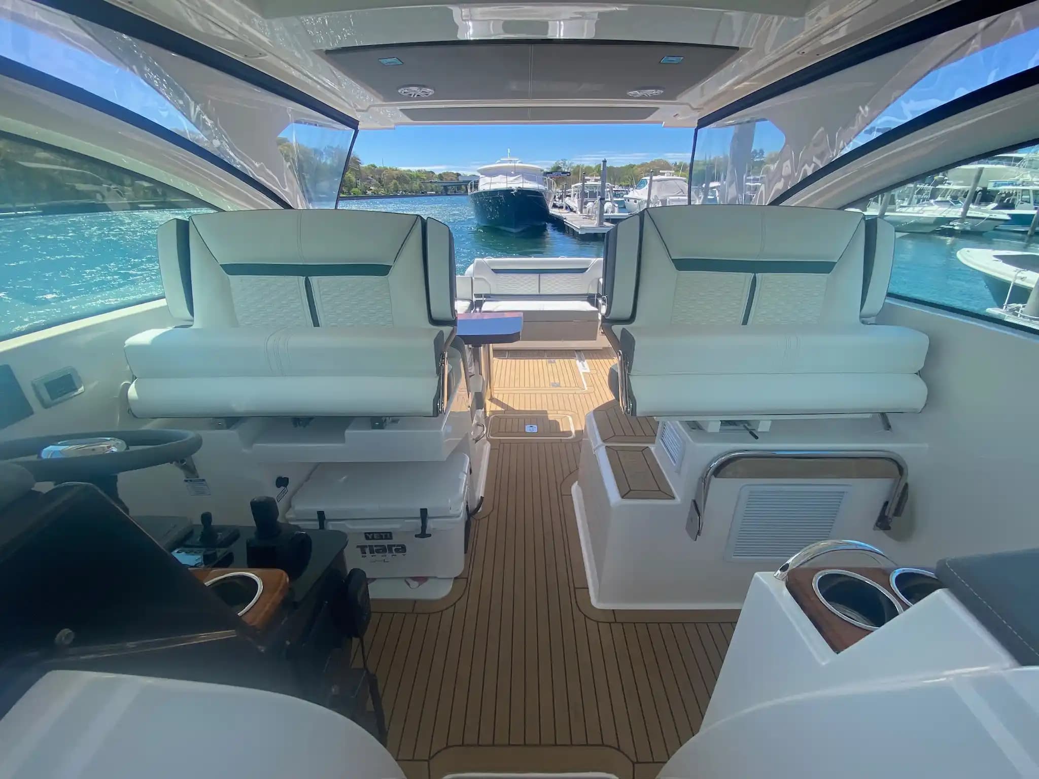 Tiara Yachts 34LX for Sale