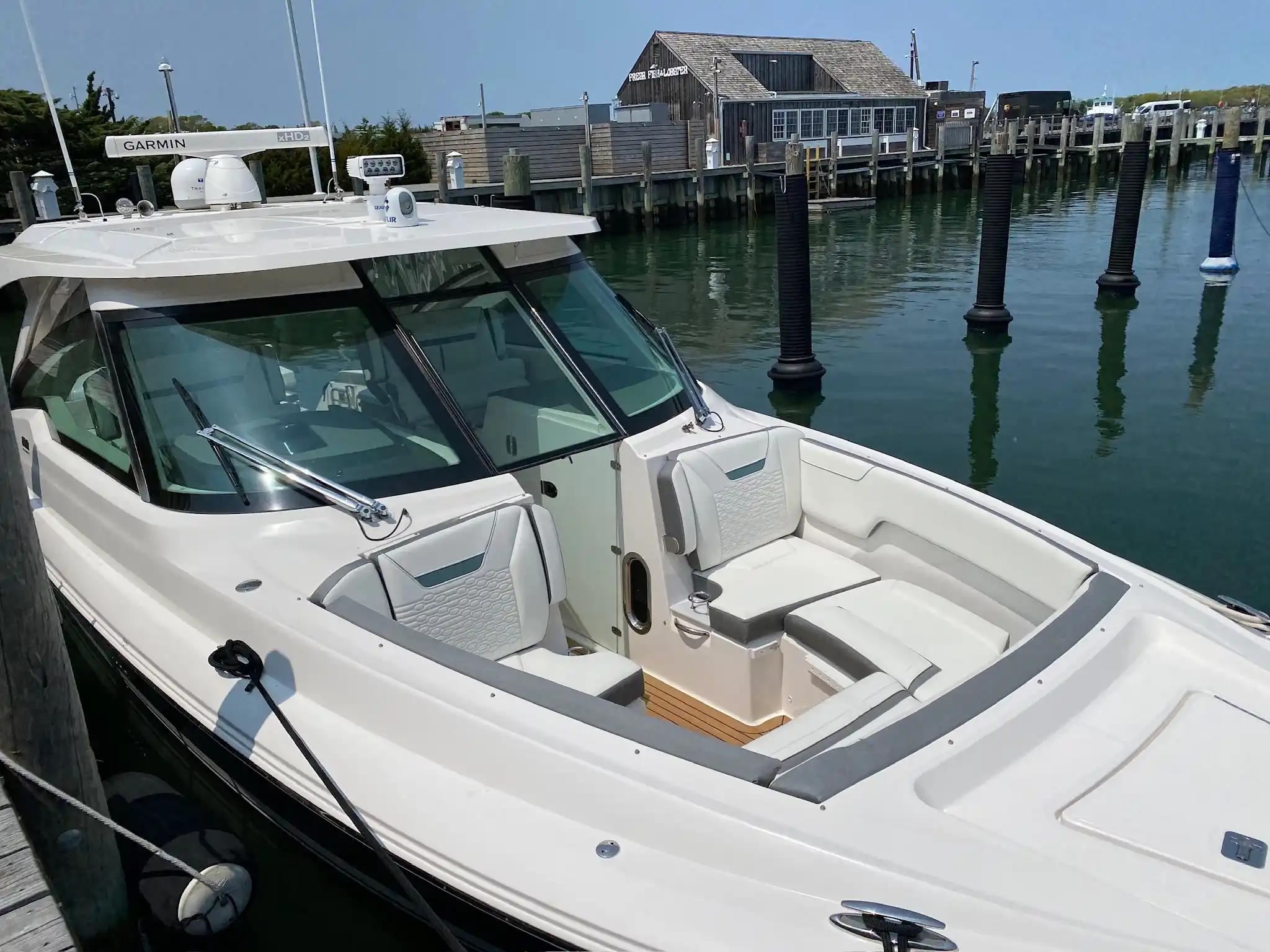 Tiara Yachts 34LX a la venta