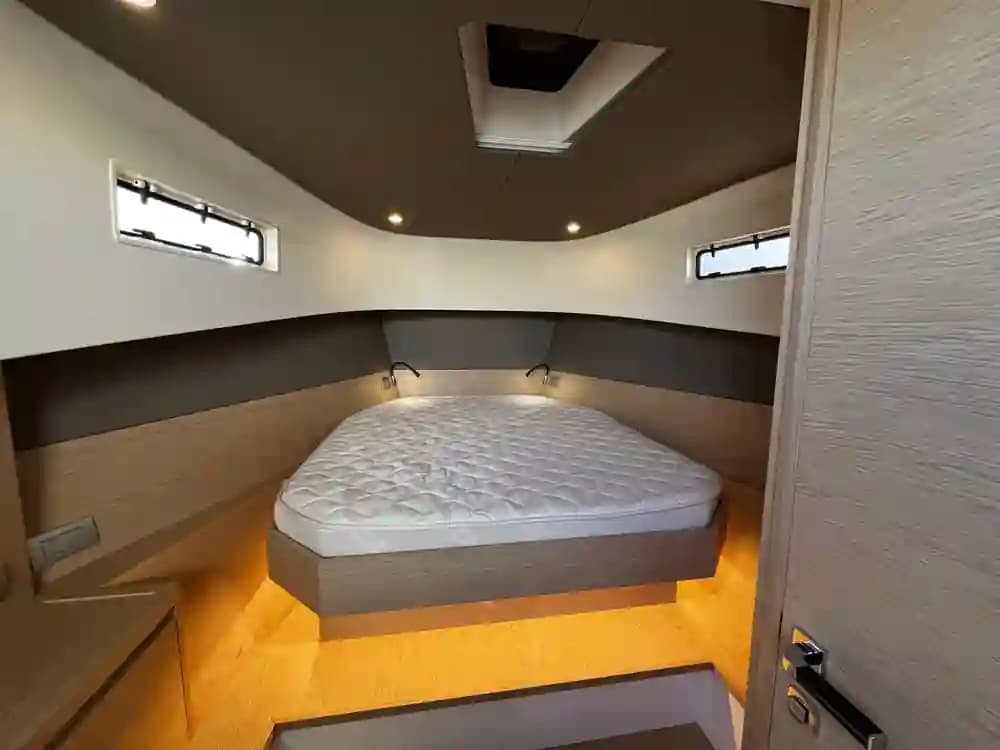 2023 Solaris Power 40 Open for Sale in Barcelona, ES Motor Yacht 4