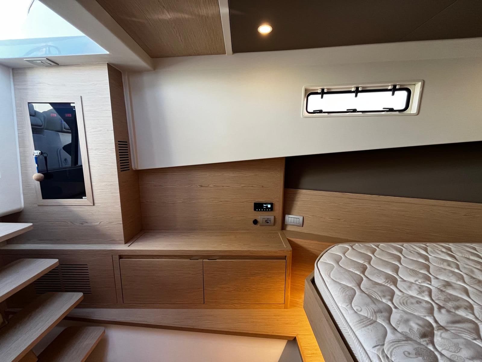 2023 Solaris Power 40 Open for Sale in Barcelona, ES Motor Yacht 5