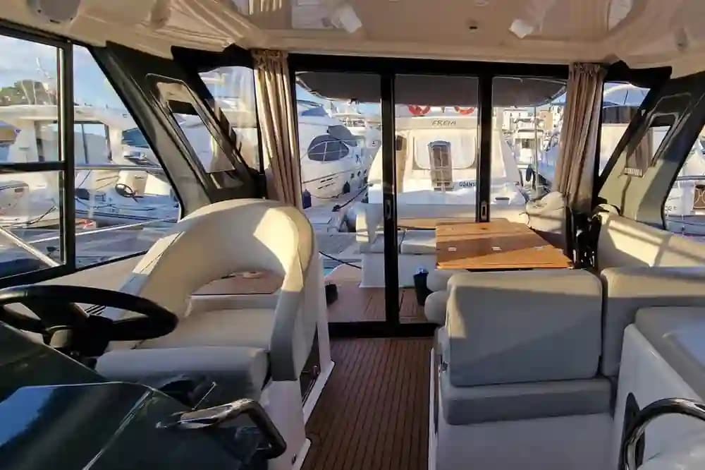 2020 Bavaria Yachts SR36 for Sale in Ciutadella, ES Motor Yacht 5