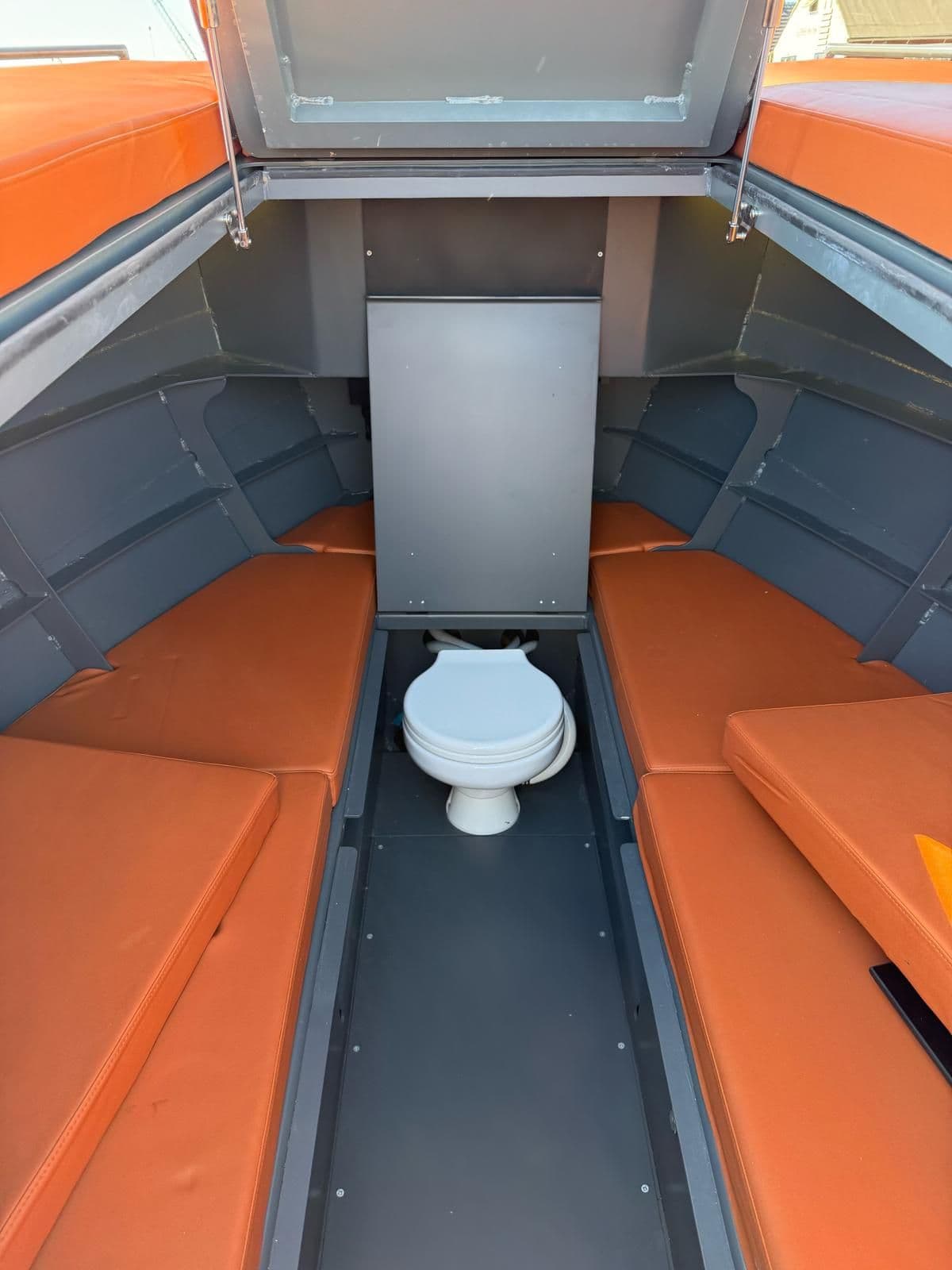 2022 Lekker Damsko 750 for Sale in Leimuiden, NL Center Console 2