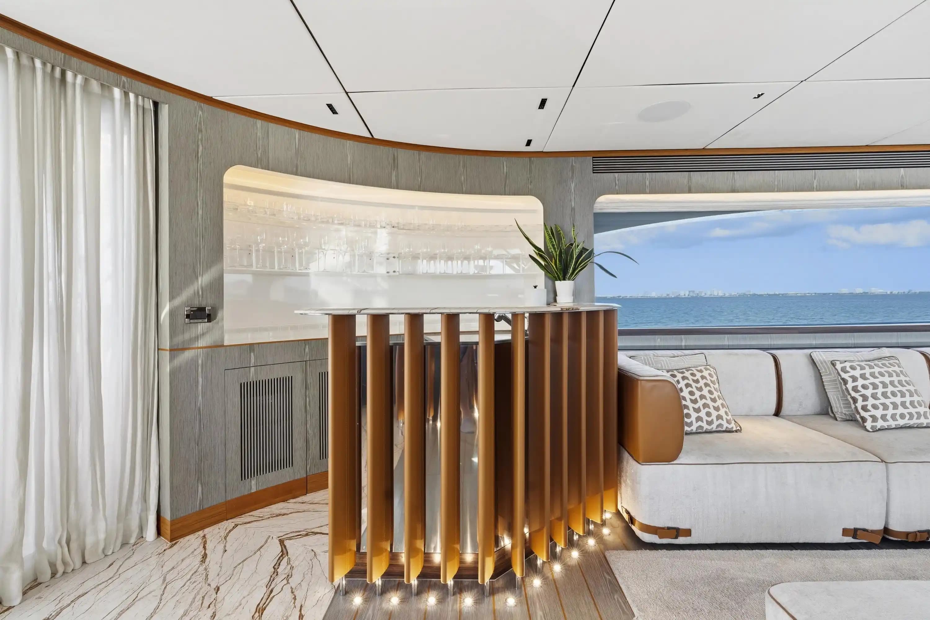 2019 Horizon RP110 a la venta en Miami Beach, Florida Pilothouse 1