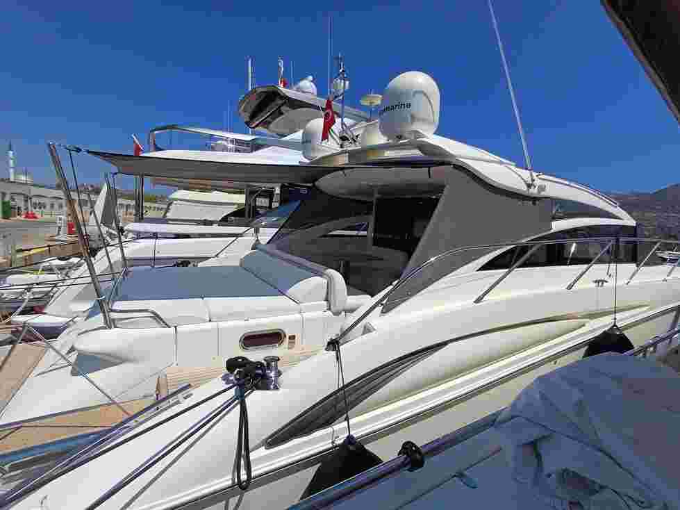 2010 Princess Yachts V62