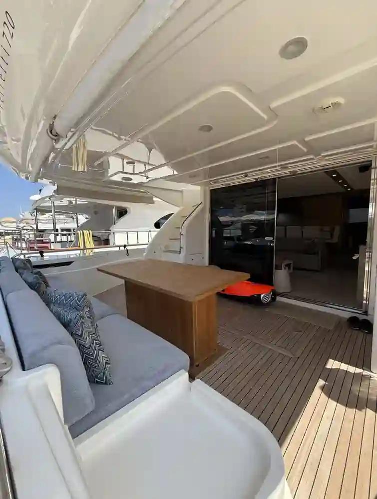 Ferretti Yachts 720 For Sale
