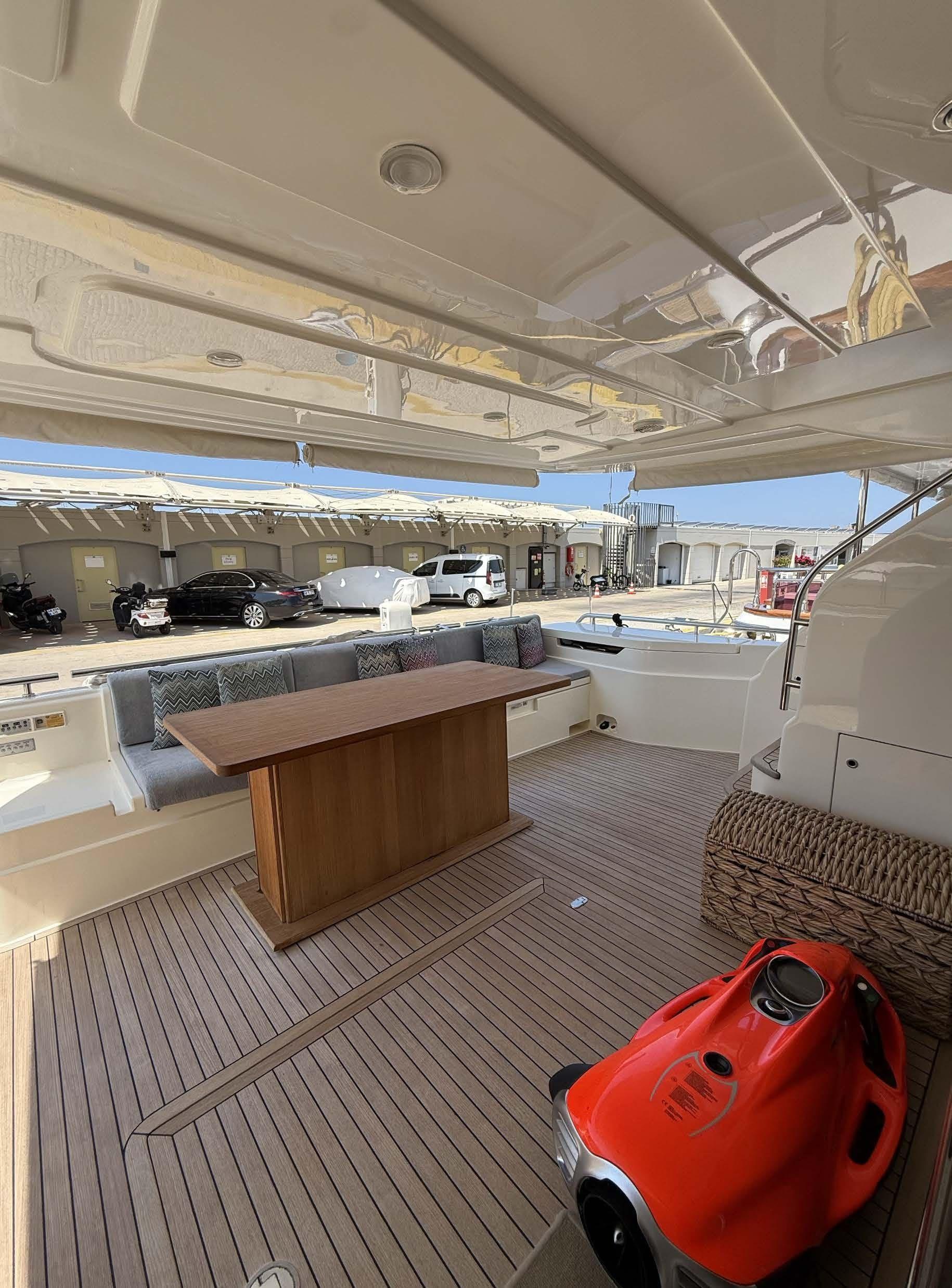 Ferretti Yachts 720 For Sale