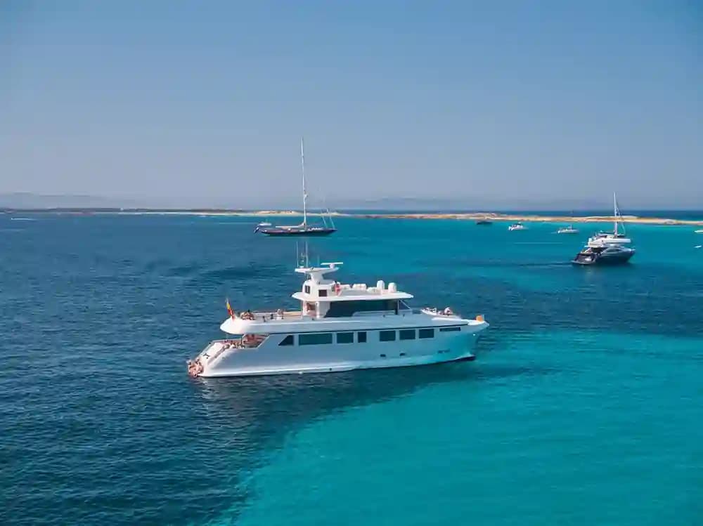 2007 Explorer Yacht EX 92 PRO 50 PAX for Sale in València, ES Commercial 2