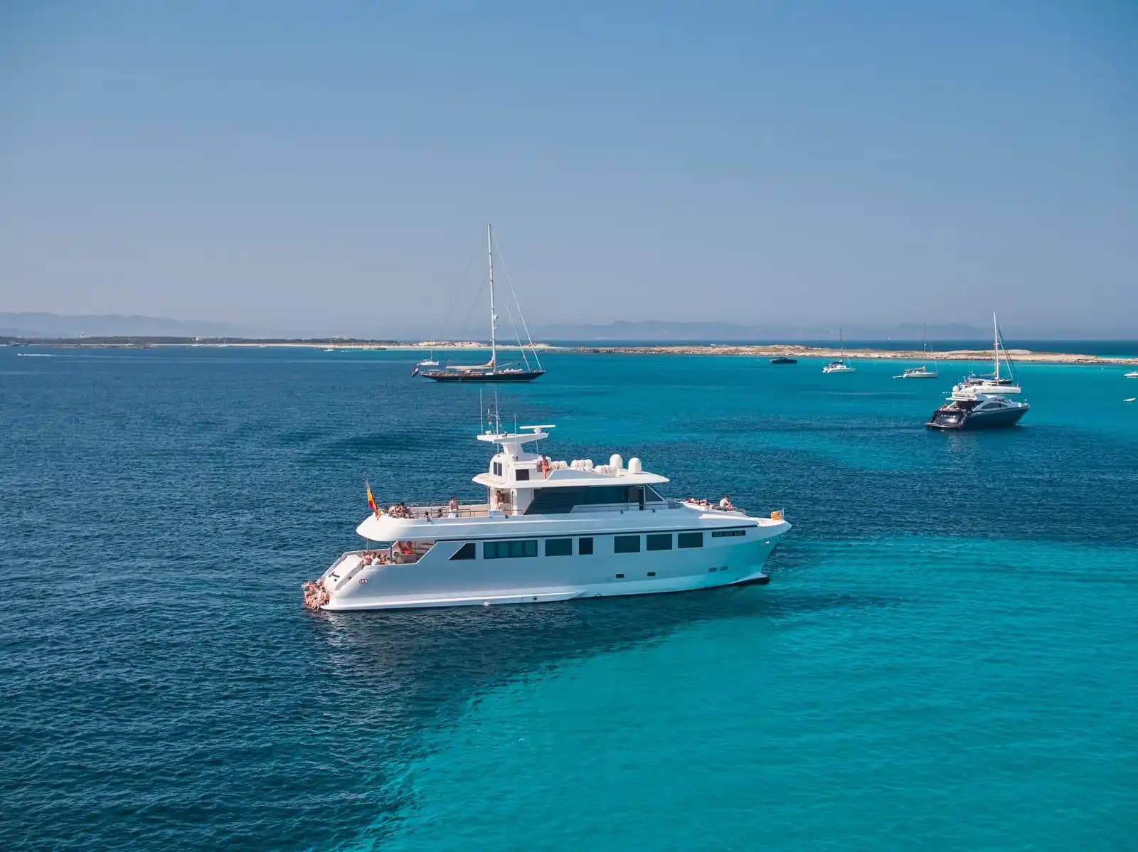 2007 Explorer Yacht EX 92 PRO 50 PAX for Sale in València, ES Commercial 2