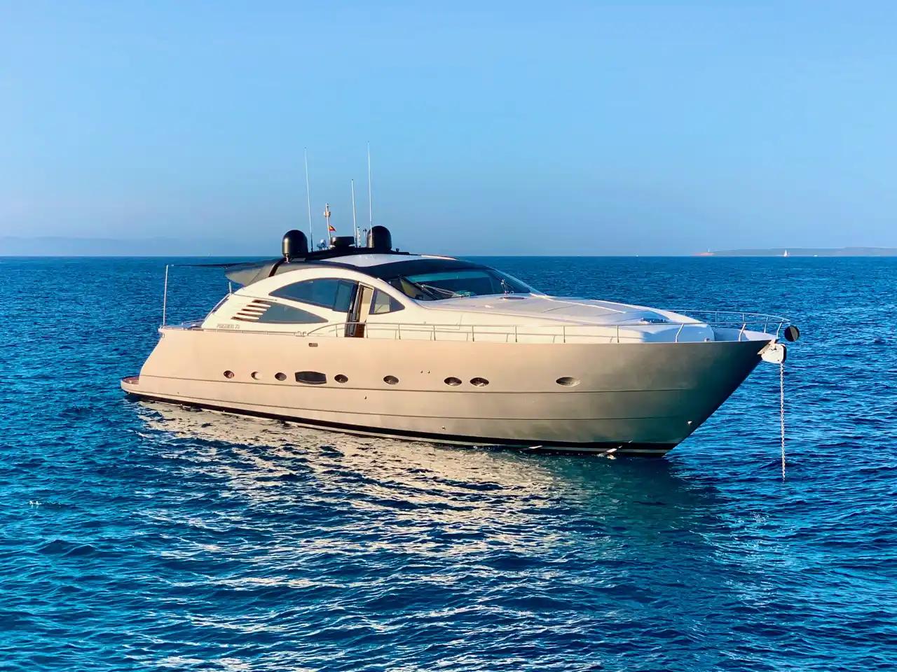 Pershing 76 te koop