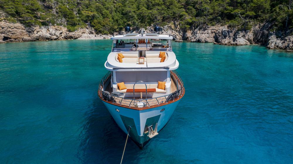 2015 Custom Luxury Trawler 26 M