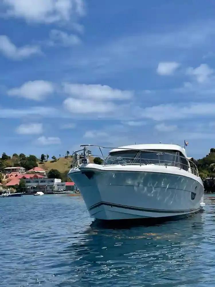 Riviera 4400 SPORT YACHT For Sale