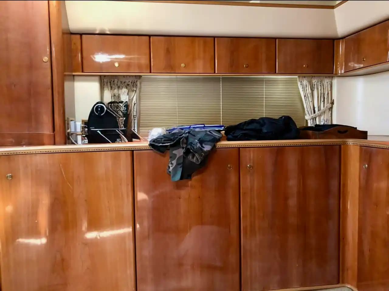 1997 Princess Yachts V55 for Sale in Barcelona, ES Motor Yacht 5