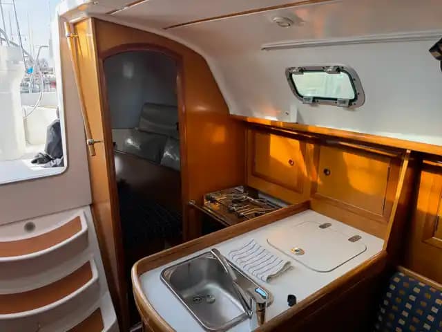 2001 Beneteau Oceanis 311 Clipper for Sale in Barcelona, ES Daysailer 5